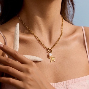 Collar de Acero Inoxidable con Baño de Oro de 18K Estilo Oceánico Europeo y Americano, con Colgante de Estrella de Mar y Perla de Agua Dulce - Product Image 2