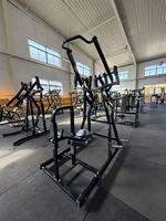 Appareil de musculation Iso-Latéral à poulie supérieure à charge par disques pour l'exercice des poulies avant et arrière, idéal pour la musculation des bras, du torse et du dos