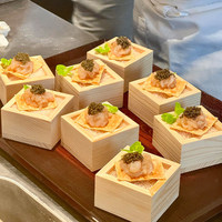 Moules de présentation en bois naturel de style japonais créatif pour sushis et sashimis, idéaux pour les garnitures de fruits de mer en restauration (vente en gros)