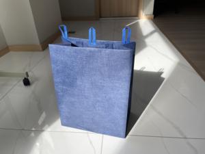 เครื่องผลิตถุงผ้าไม่ทออัตโนมัติเป็นมิตรต่อสิ่งแวดล้อมเครื่องทำถุงแบบด้ามจับกล่องสัตว์เลี้ยง - Product Image 5