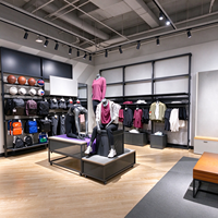 Comptoir de magasin de vêtements en bois, table de caisse, étagère métallique grise, rail de suspension, CE ETL, vente en gros et au détail