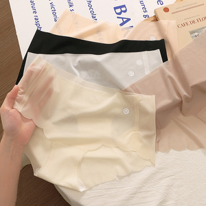 Intimo Ricamato Trasparente in Seta Ghiaccio da Donna, Sensazione Nuda, con Apertura Intima Antibatterica in Seta di Gelso, Modello Unico a Vita Media - Product Image 2