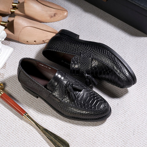 Nuevos Zapatos de Cuero Casuales de Negocios para Hombre, Mocasines con Borlas y Grabado de Cocodrilo, Elegantes, Cómodos y Duraderos - Product Image 5