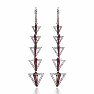 Boucles d'oreilles longues exclusives en rubis et diamants, fabrication haut de gamme, bijoux fins, pierres précieuses scintillantes en rubis et diamants pour femmes - Product Image 3