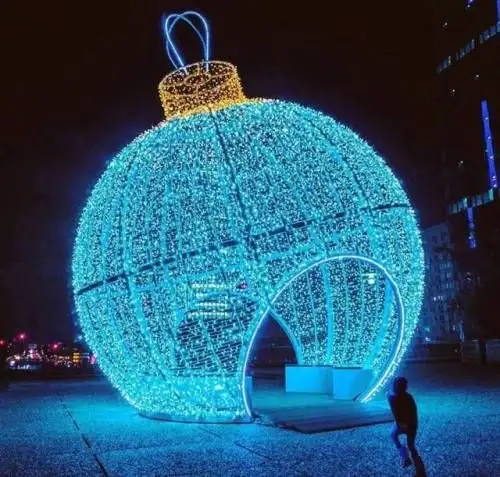 Wholesale price outdoor waterproof large size christmas balls with motif light for sale