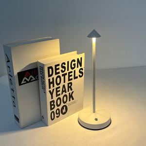 Lampe de table minimaliste sans fil à commande tactile Zafferano Pina Pro LED rechargeable sur batterie pour restaurant - Product Image 4