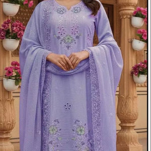 Rafraîchissez votre garde-robe sans effort, célébrez la fusion de la tradition et de la tendance, cette collection de salwar kameez en coton la plus élégante de la saison. - Product Image 1
