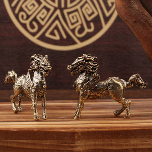 Figura decorativa de Pegaso de latón, adorno coleccionable para exhibición en el hogar - Product Image 1