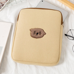 Hecho en China Logotipo personalizado Bordado impermeable Acolchado Bicapa Laptop Bag Bear Design Laptop Sleeve Bag - Product Image 2