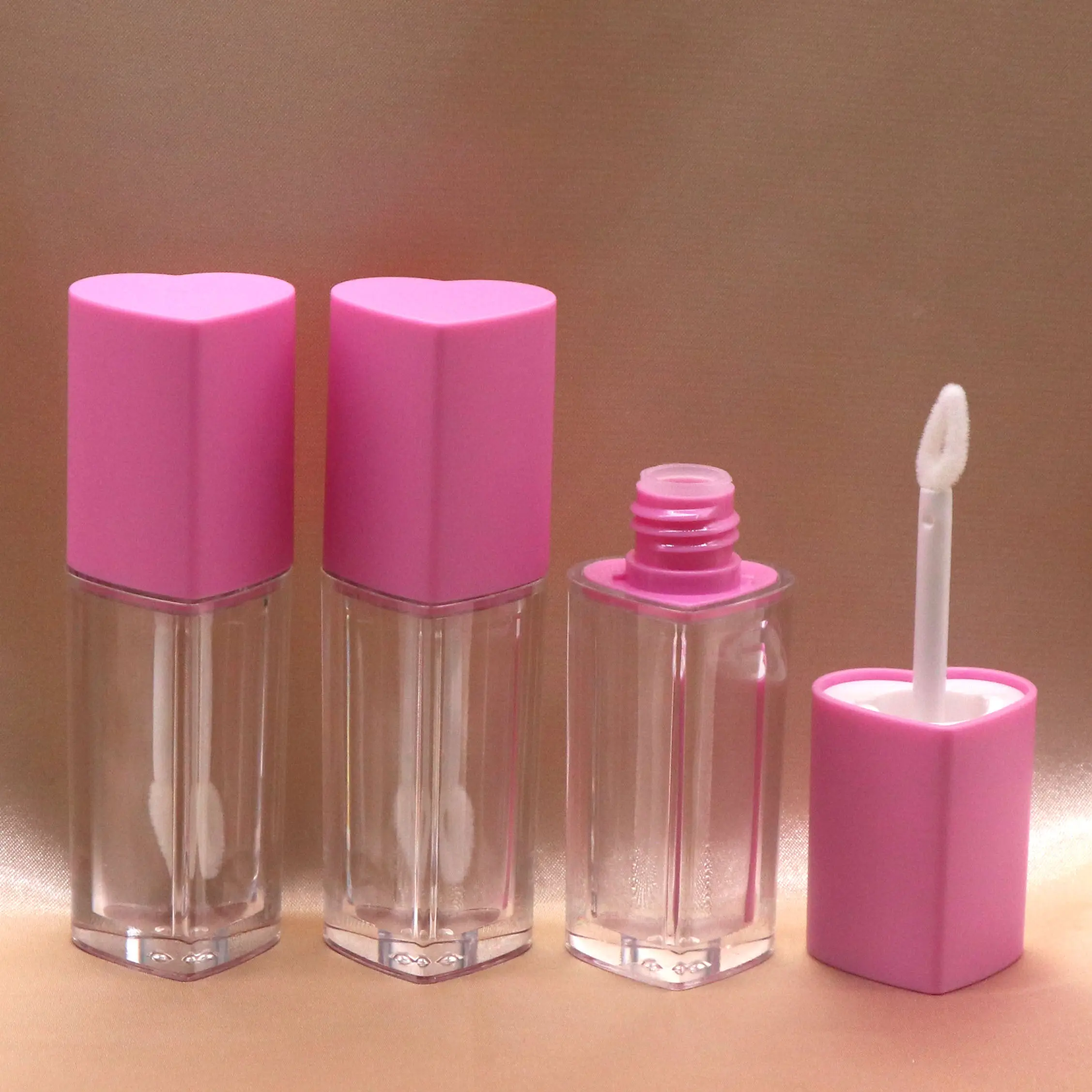 Botol Lip Gloss bening bahan plastik, kuas warna bentuk hati, tongkat Tube Lip Gloss Bening, tabung kosmetik cetakan layar 5ml