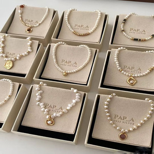 Collar de perlas Estilo de nicho para mujer Diseño de lujo accesible Moda elegante Cadena de clavícula Collar Cadena de cuentas - Product Image 1