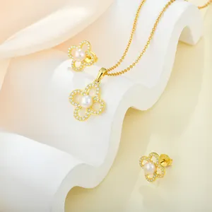 Collana di lusso con quattro foglie e quadrifoglio con ciondolo orecchino di trifoglio perla d'acqua dolce bianco zircone Set di gioielli da donna