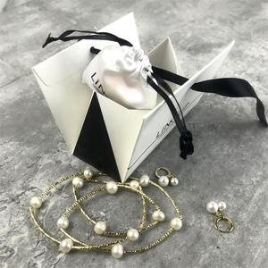 Caja <span class=keywords><strong>de</strong></span> regalo <span class=keywords><strong>de</strong></span> papel <span class=keywords><strong>de</strong></span> arte triangular elegante, embalaje <span class=keywords><strong>de</strong></span> cinta plegable blanca y negra para regalos <span class=keywords><strong>de</strong></span> cristal cosmético, <span class=keywords><strong>crema</strong></span> <span class=keywords><strong>de</strong></span> ojos <span class=keywords><strong>de</strong></span> laminación mate - Product Image 3