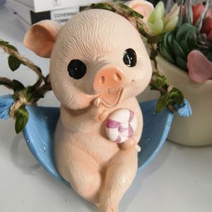 Adorno de Resina Personalizado al por Mayor, Cerdito Columpio para Decoración de Jardín Exterior, Directo de Fábrica, Resina Ecológica, Regalo para el Hogar - Product Image 4