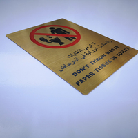 Plaque de signalisation de sol pour toilettes adhésive moderne en acier inoxydable personnalisé avec aluminium et fer pour hôtels et salles de bain
