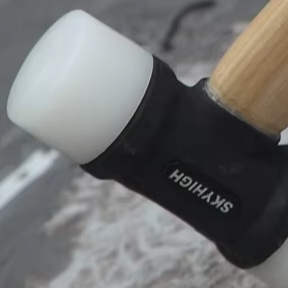 Marteau de <span class=keywords><strong>machiniste</strong></span> industriel à tête en acier au carbone et nylon, avec manche en bois ciré blanc, pour le travail du cuir, la sculpture, l'installation DIY, OEM, 330 mm - Product Image 2
