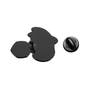Broche en émail Chat Noir Mignon Jouant aux Dés, Inspiration Jeu de Rôle, Bijou de Revers, Cadeau pour Amis - Product Image 3