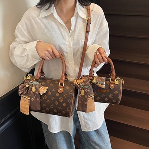 Bolso de Hombro Retro de Diseño, Unisex, Modelo 2026, Patrón Vintage, Cierre de Cremallera, Cuero Genuino, Suave, Impermeable, Elegante y Versátil - Product Image 1