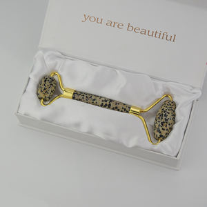 Certification CE Visage Rouleau <span class=keywords><strong>gua</strong></span> <span class=keywords><strong>sha</strong></span> beauté massage du visage rose <span class=keywords><strong>jade</strong></span> rouleau ensemble pour <span class=keywords><strong>le</strong></span> visage avec boîte - Product Image 5