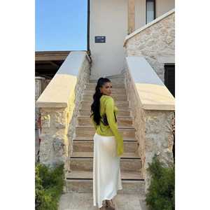 Blusa de Satén Verde Oliva, Tejido Transpirable, Decoración con Botones, Logotipo Personalizado Disponible, Tallas XL 4XL para Primavera y Otoño - Product Image 4