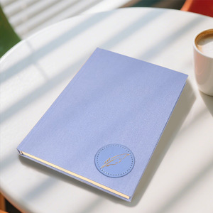 สมุดโน้ตปกแข็ง A5/B5/A6 หุ้มผ้าลินิน สามารถสั่งทำโลโก้ หน้ากระดาษ และบรรจุภัณฑ์ได้ พร้อมโลโก้สีสันสดใสตามสั่ง - Product Image 6