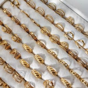 Anillos de Dedo de Acero Inoxidable con Diseño Hueco, Chapados en Oro de 18K, Resistentes al Agua, para Mujer, Venta al Por Mayor - Product Image 2