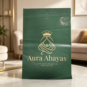 Bolsas de Envío de Polietileno Personalizadas con Logotipo Estampado en Oro de Lujo, Bolsas de Plástico para Ropa de Moda - Product Image 1