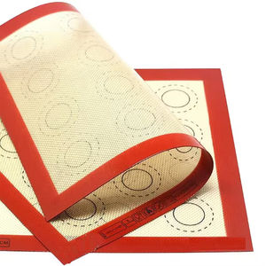 Tapis <span class=keywords><strong>de</strong></span> cuisson en <span class=keywords><strong>fibre</strong></span> <span class=keywords><strong>de</strong></span> <span class=keywords><strong>verre</strong></span> enduit <span class=keywords><strong>de</strong></span> silicone antiadhésif pour biscuits et macarons - Product Image 1