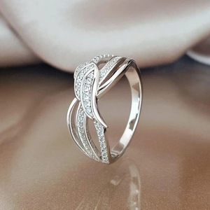Anello a Forma di Ala per Donne, con Cristalli, Elegante e Regolabile, Gioiello Versatile per Uso Quotidiano - Product Image 1