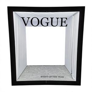 Cabina de Fotos Portátil de PVC con Logotipo Personalizado de Fábrica 2025, 24 Luces LED, Capacidad para 3-6 Personas, Logotipo Gratuito, Compatible con Teléfonos Inteligentes y Cámaras SLR - Product Image 1