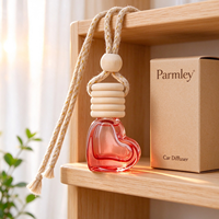 Diffuseur de voiture en verre teinté en forme de cœur rose exquis et unique de 6 ml pour la suspension au rétroviseur de voiture, huile aromatique