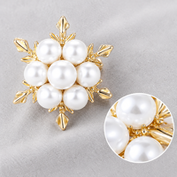 Broches florales vintage de luxe unisexe, perles, strass, cristal, flocon de neige, cadeau de mariage, élégant, chic, alliage de zinc plaqué or