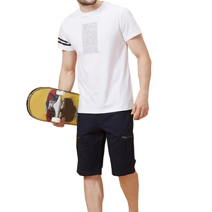 Camiseta de algodón de manga corta con cuello redondo y estampado gráfico de texto vertical para hombre - Product Image 3