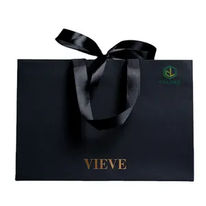 Carte noire réutilisable de luxe sac en papier de feuille d'or cosmétique Boutique parfum bijoux vêtements sac cadeau en papier avec ruban personnalisé