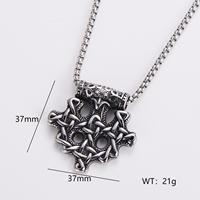 Collier personnalisé avec pendentif nœud celtique Triquetra gravé et pendentif faucille de la mort gothique