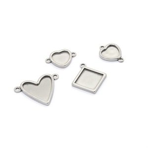 Bandeja colgante cuadrada de acero inoxidable personalizada con forma de corazón para accesorios de joyería DIY - Product Image 1