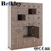 Armoire de rangement compacte en stratifié HPL à grain de bois Brikley avec serrure à clé pour bureau