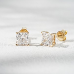 Boucles d'oreilles en or 18 carats Starsgem avec diamants de laboratoire taille princesse 0,5 ct, 1 ct, 2 ct, non certifiés - Product Image 1