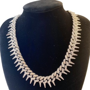 สร้อยคอคิวบาแบบมีหนาม สไตล์ร็อค ฮิปฮอป แฟชั่นสำหรับผู้ชาย ดีไซน์โดดเด่น ทันสมัย - Product Image 1