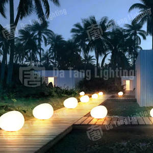 Lumière décorative LED extérieure en forme de galet pour Noël et Halloween, indice de protection IP65, pour rehausser l'élégance des jardins résidentiels et des cours, douce et élégante - Product Image 5