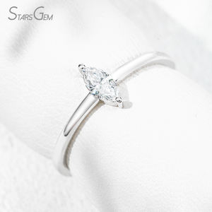 Anillo de Compromiso Solitario Unisex de Oro Blanco de 18K con Diamante Cultivado en Laboratorio de Corte Marquesa de 0.21ct y 3*6mm, Color D Clásico, Starsgem - Product Image 3