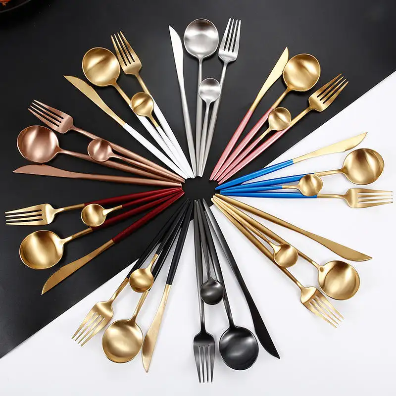 Modern Luxury Wedding Kitchen coltello in acciaio inossidabile cucchiaio forchetta posate in oro Set di posate in argento opaco con confezione regalo