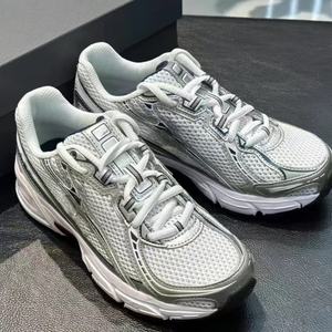Nouvelles chaussures de marche sportives légères et épaisses sur mesure, pour hommes et femmes, chaussures de sport tendance. - Product Image 3