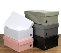 Boîte de papier à chaussures en carton kraft ondulé dur blanc conçue sur mesure, imperméable, brillante et mate, pour la stratification et l'impression de disparition.