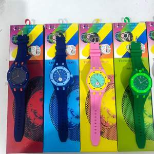 Orologio alla Moda di Tendenza con Tema Reale, Cinturino in Ceramica e Silicone Confortevole, Cassa Ottagonale, Set Orologio al Quarzo - Product Image 3