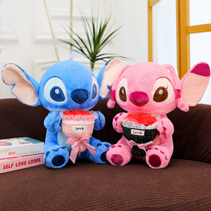 Nouvelle Peluche Stitch Rose de Xinhui, Poupée <span class=keywords><strong>Lilo</strong></span> & Stitch, Poupée Stitch Tenant une <span class=keywords><strong>Fleur</strong></span> - Product Image 1