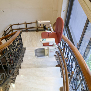 Système d'ascenseur d'<span class=keywords><strong>escalier</strong></span> incurvé sur mesure, équipement d'accessibilité résidentielle <span class=keywords><strong>pour</strong></span> les <span class=keywords><strong>personnes</strong></span> âgées et les <span class=keywords><strong>personnes</strong></span> handicapées - Product Image 4