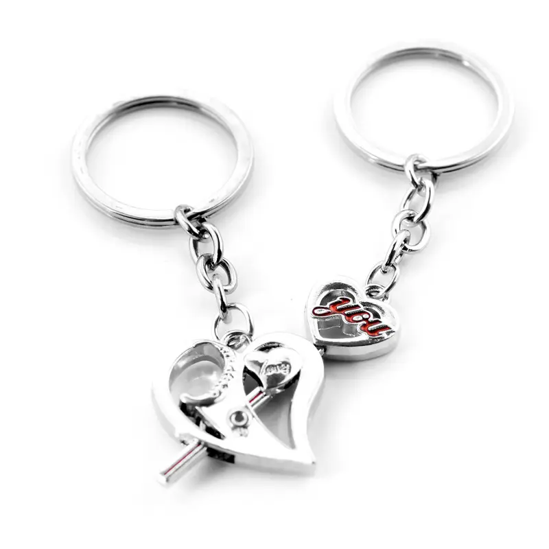 Valentine Day Gift Couple Keychain Romantic LOVE 2 pc Heart Key ChainためAnniversaryためHusband Wife Girlfriend Boyfriend