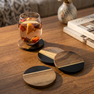 Sous-verres contemporains artisanaux en résine, style indien moderne, avec incrustations en bois de manguier, époxy et laiton, pour table, ensemble de dessous-de-plat et de dessous-de-verre - Product Image 1