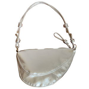 กระเป๋าสะพายข้างผู้หญิง สีเงินขาว ทรงนุ่มแบบเกี๊ยว สายปรับได้ ปิดด้วยซิป ชุดลำลองประจำวัน ฤดูร้อน 2024 - Product Image 5